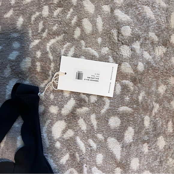 The Noli Shop scalloped leggings and sports bra top. Small - Picture 7 of 8